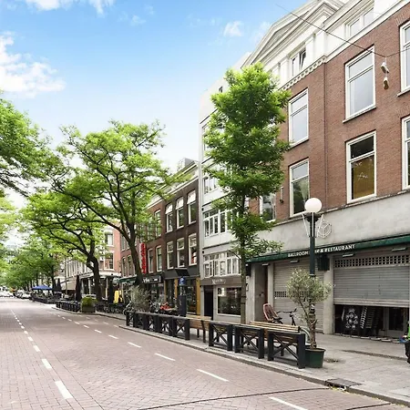Museum District With Bars And Restaurants *
